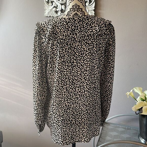 Ann Taylor ruffled Blouse - Picture 3 of 4